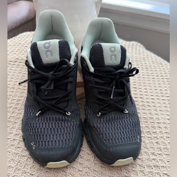 On Running Dual-Tone Athletic Shoes - Picture 5 of 10